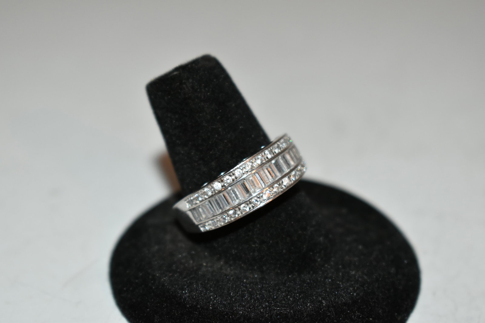 Vintage Sterling Silver Ring Size 8 (1 of 4)