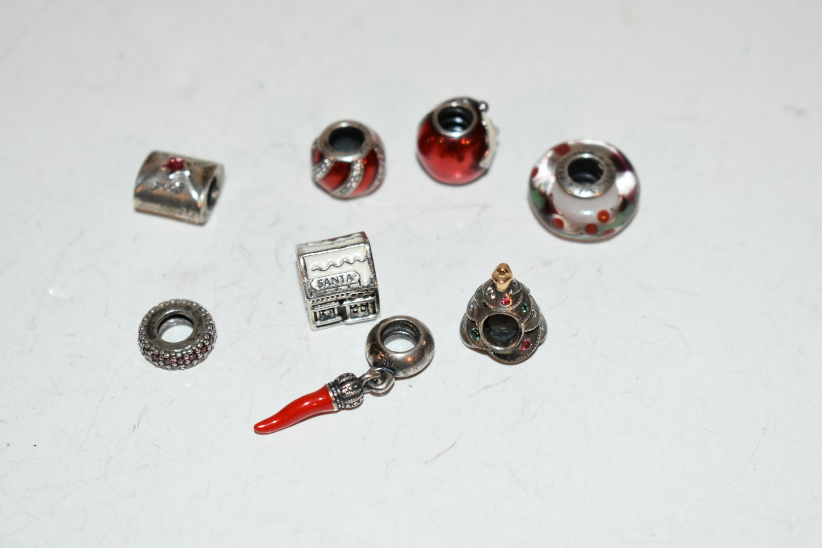 8 Vintage Pandora Charms: 8 Vintage Pandora Charms Please view all photos as they are part of the description and condition of this Item, Feel free to contact me with questions or picture requests! Used Item AS IS