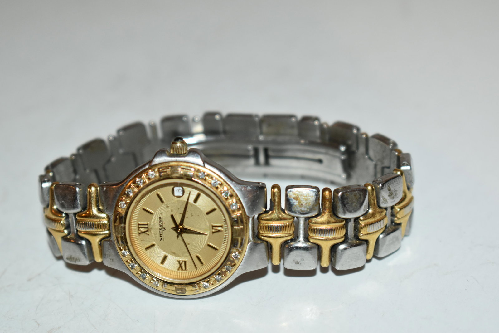 Wittnauer Vintage womenâ€™s wrist watch works great: Wittnauer Vintage womenâ€™s wrist watch works great Please view all photos as they are part of the description and condition of this Item, Feel free to contact me with questions or picture reques