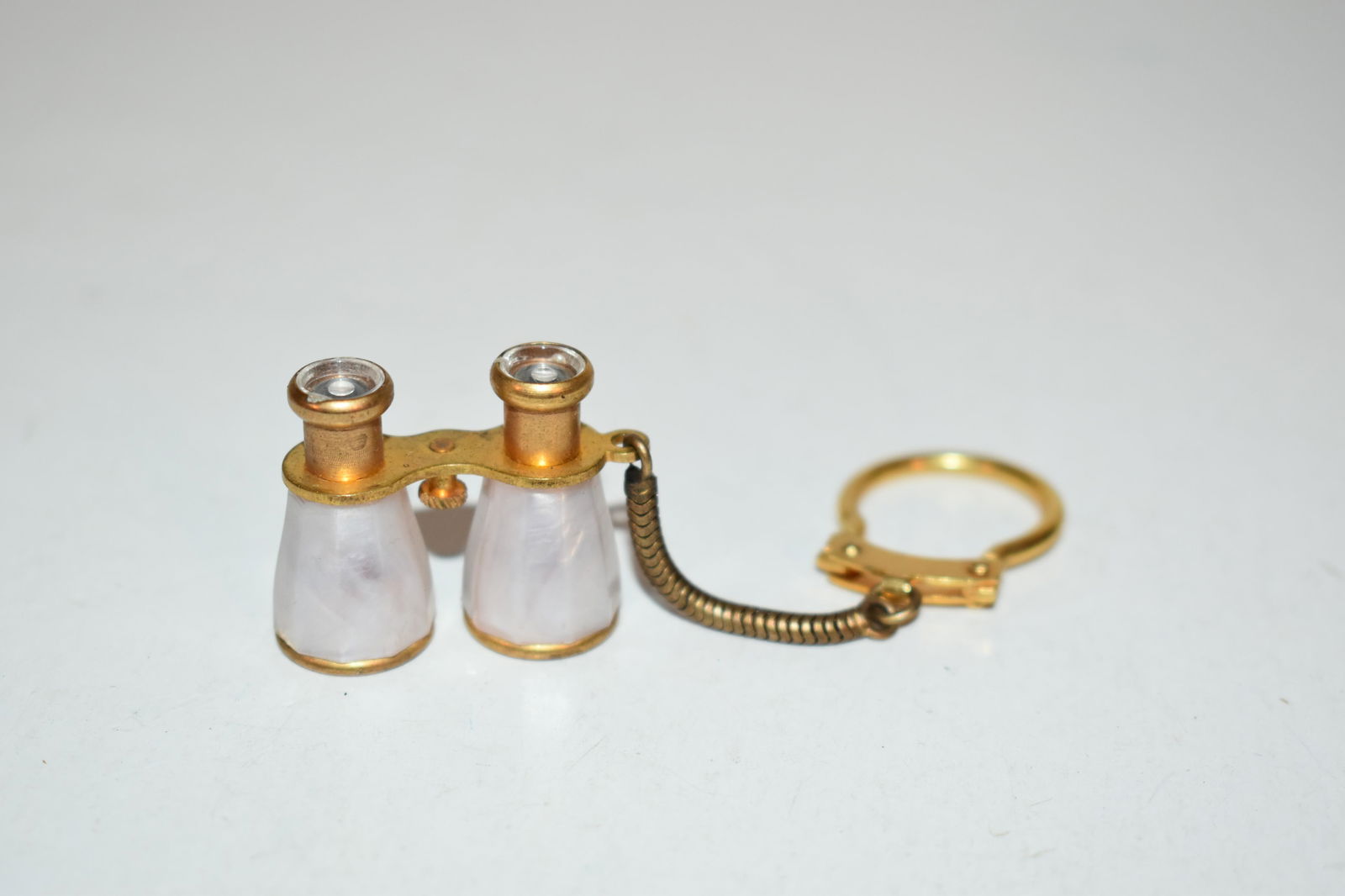 vintage Mother Of Pearl Opera Glasses key chain: vintage Mother Of Pearl Opera Glasses key chain Please view all photos as they are part of the description and condition of this Item, Feel free to contact me with questions or picture requests! Used
