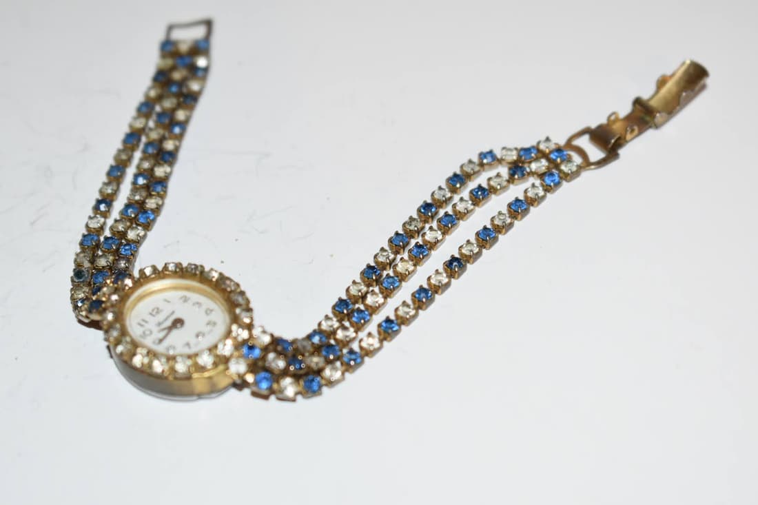 vintage lucerne rhinestone working watch ladies (1 of 4)