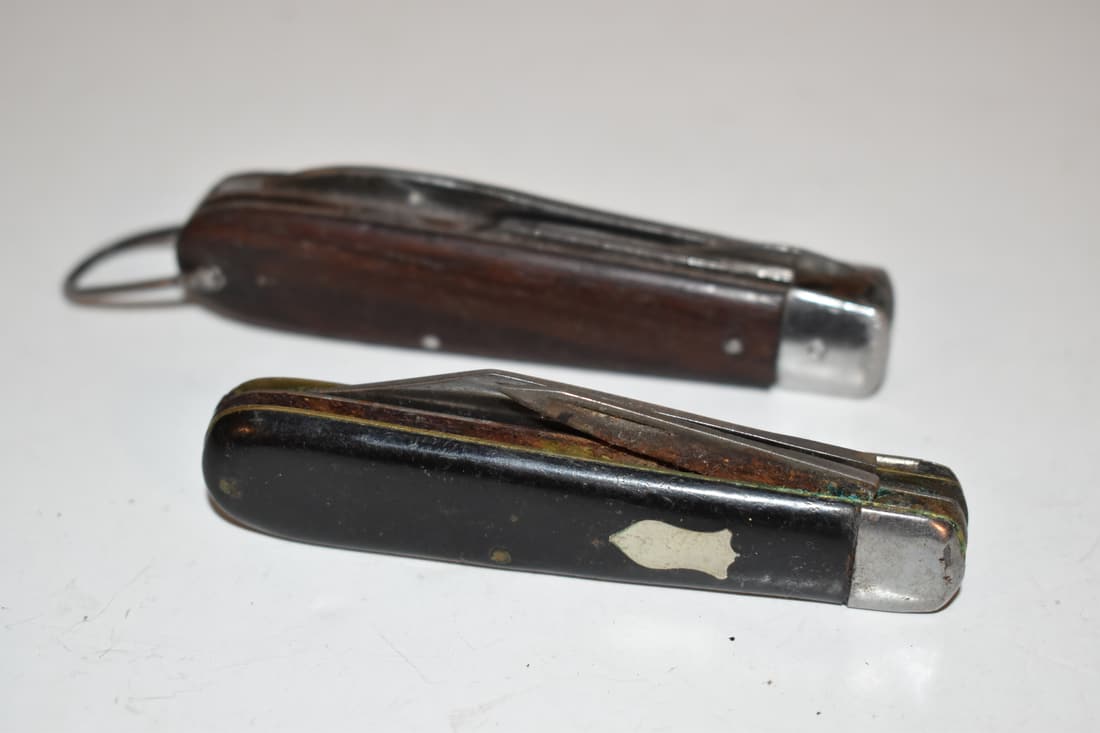 lot of 2 Vintage pocket knifes (1 of 3)