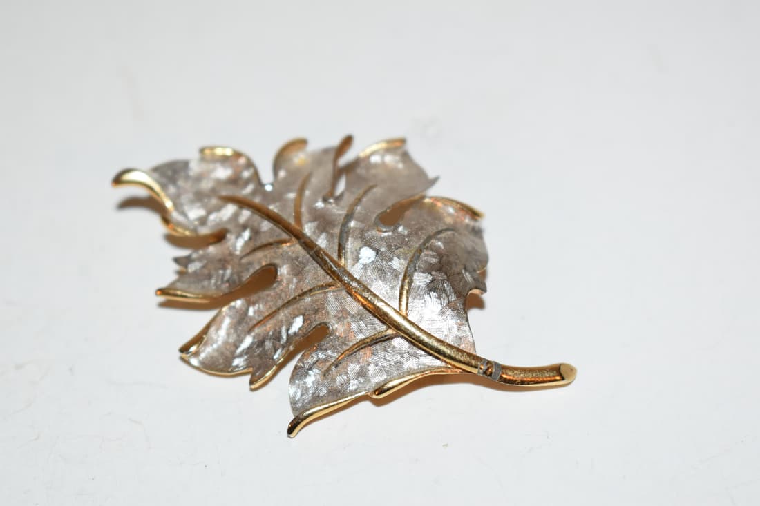 vintage kramer leaf brooch (1 of 3)