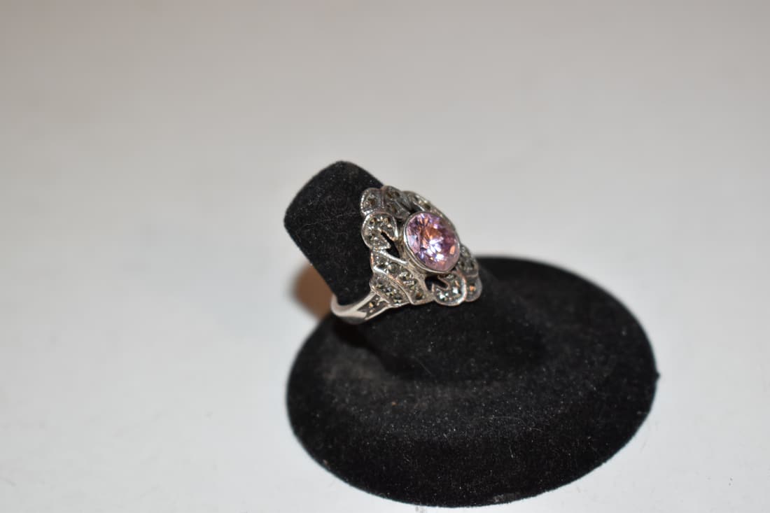 Vintage Sterling Silver Amethyst marcasite Ring sz 5 (1 of 3)