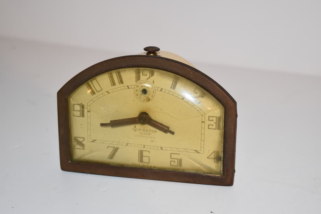 Vintage New Haven Art Deco Alarm Clock Desk Table Top Metal works (1 of 5)
