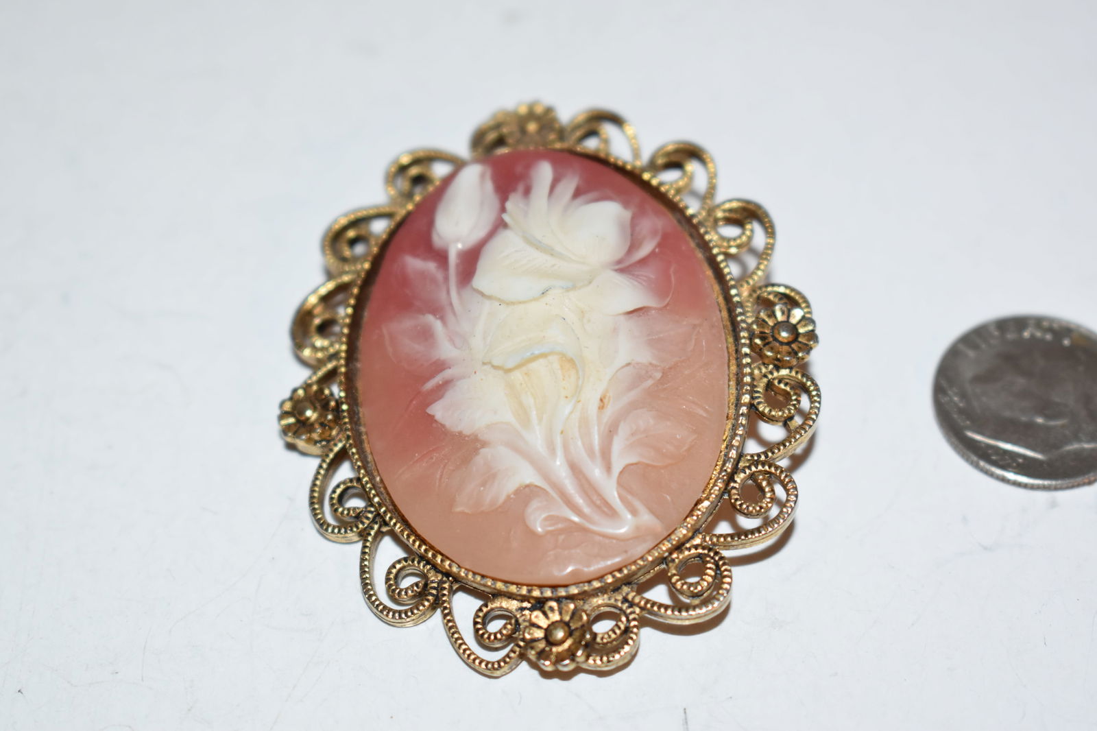 Vintage flower cameo Brooch (1 of 4)