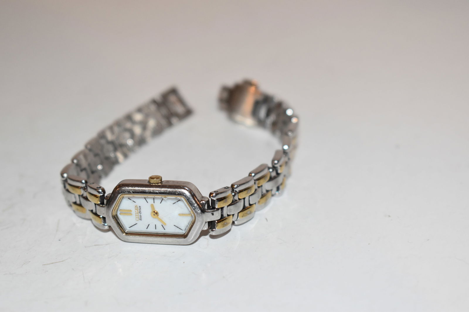 Citizen Eco-Drive Women's Silver-Tone watch (1 of 5)