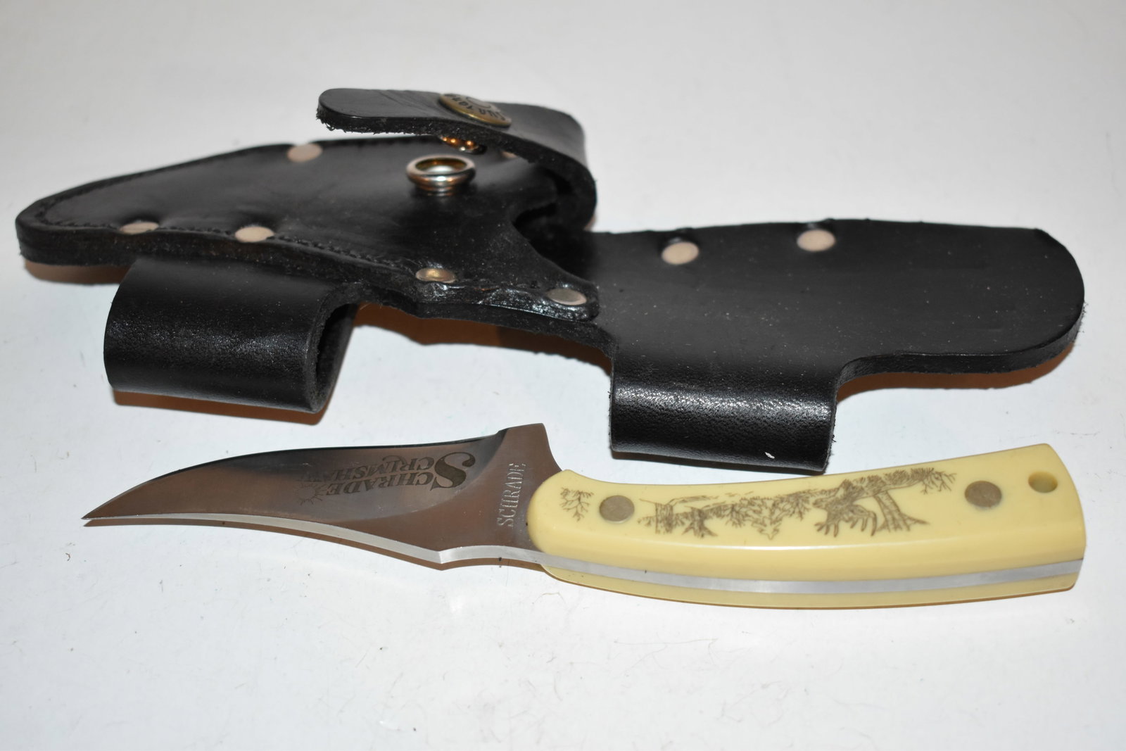 Schrade Crimshaw 1520TWD Knife: Schrade Crimshaw 1520TWD Knife Please view all photos as they are part of the description and condition of this Item, Feel free to contact me with questions or picture requests! Used Item AS IS
