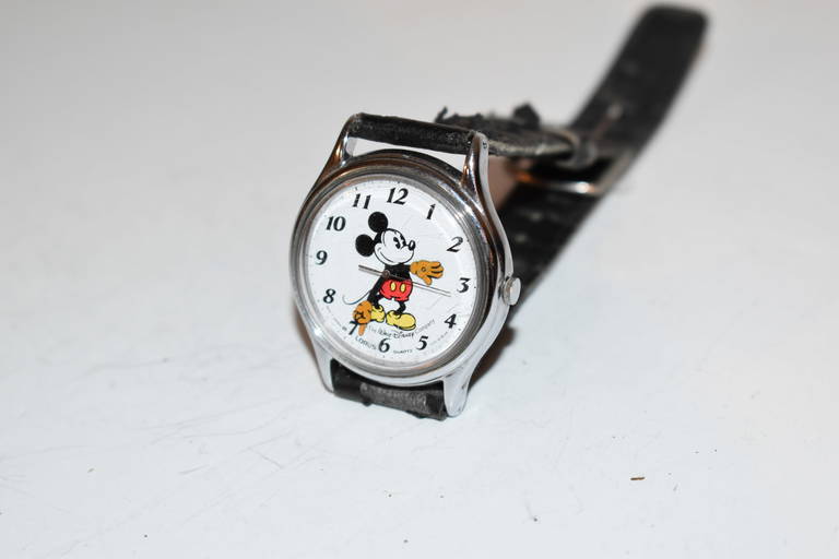 Vintage Lorus Mickey Mouse Watch V515 Runs Moving
