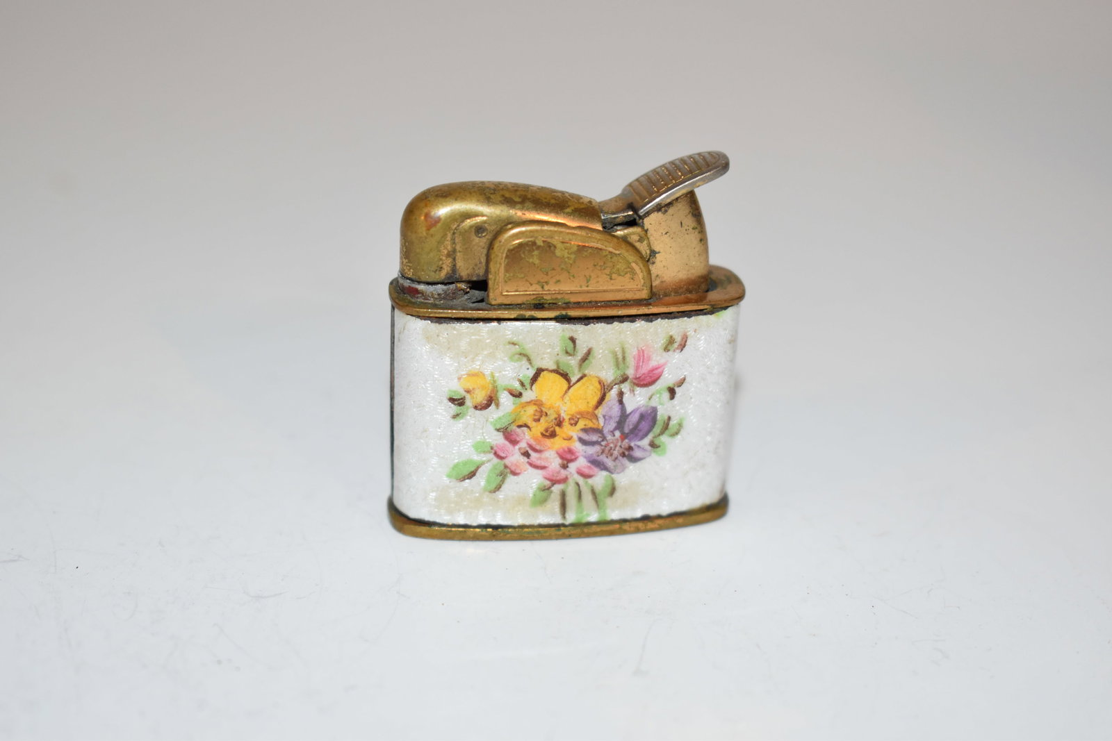 VTG Evans Lighter Enamel Rose Flowers: VTG Evans Lighter Enamel Rose Flowers Please view all photos as they are part of the description and condition of this Item, Feel free to contact me with questions or picture requests! Used Item AS IS