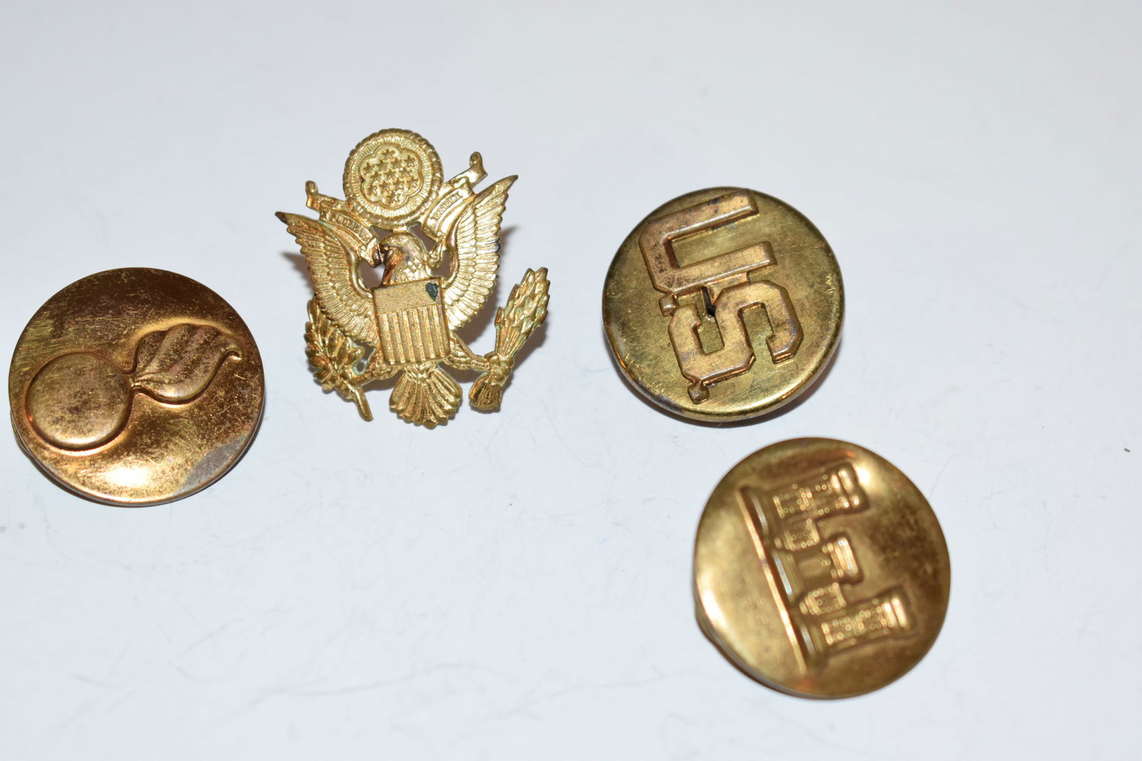 Lot of 4 WW2 US Army Insignia Collar Pins (1 of 4)