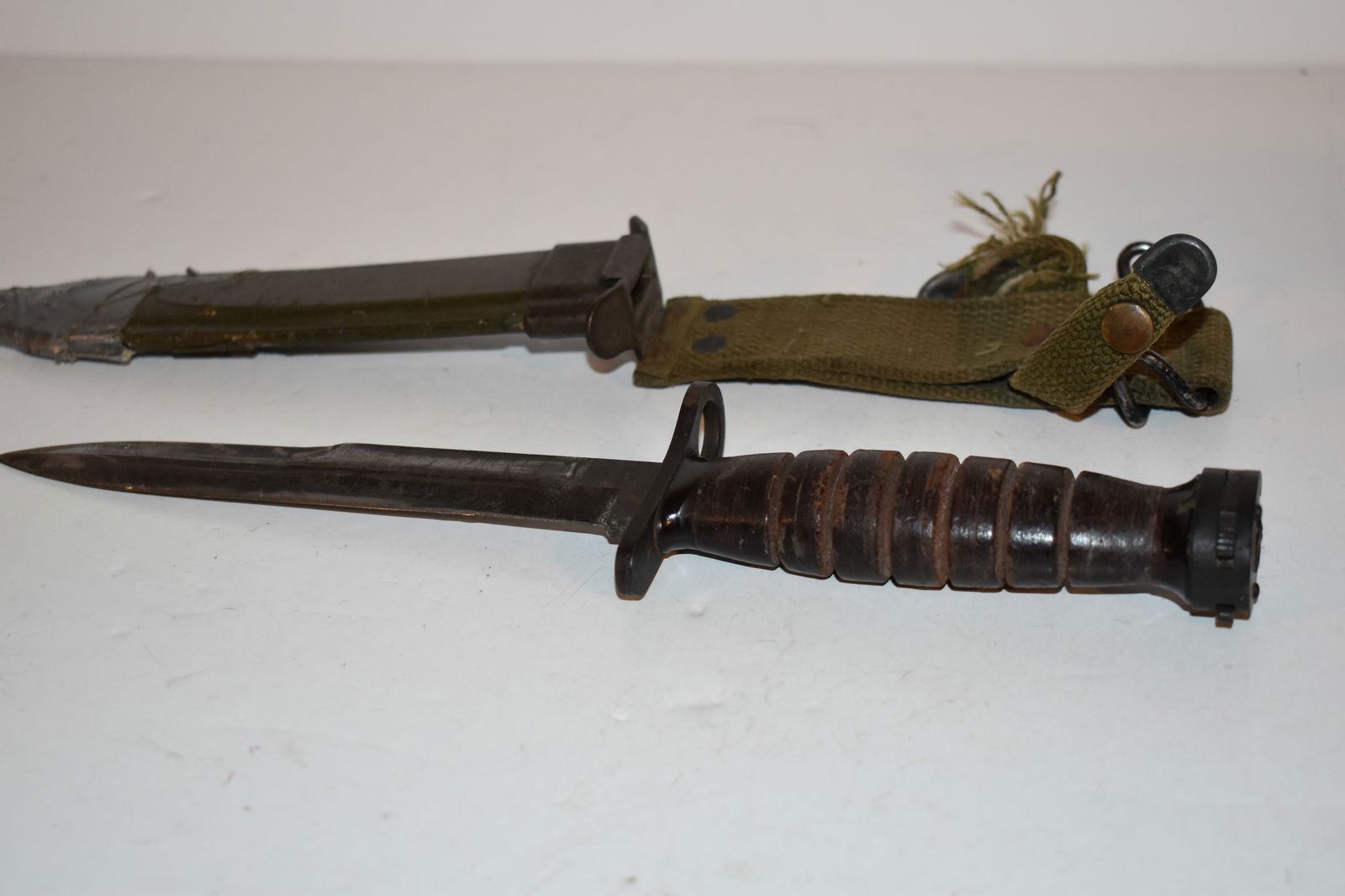 Original Imperial WWII U.S.M4 bayonet/knife with M8 Scabbard (1 of 5)
