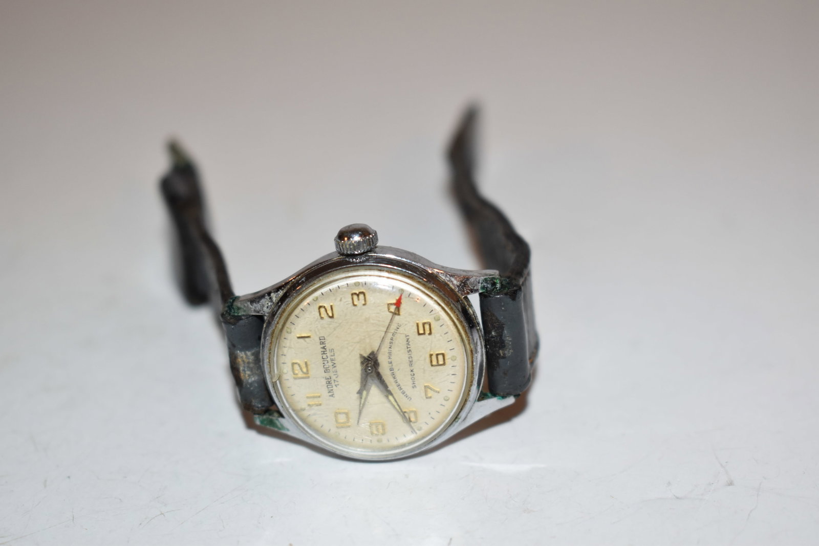 Vintage Andre Bouchard 17 Jewel Watch works: Vintage Andre Bouchard 17 Jewel Watch works Please view all photos as they are part of the description and condition of this Item, Feel free to contact me with questions or picture requests! Used Item