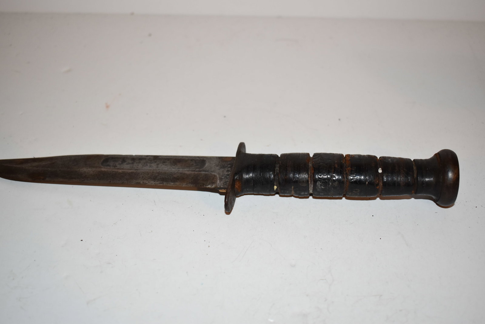 Ka-Bar WWII USN Mk 2 Fighting Knife Marked (1 of 7)