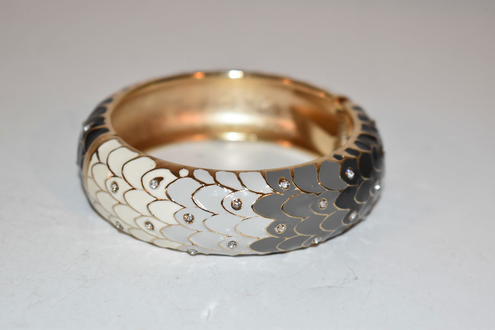 Vintage enamel hinged bracelet 8" (1 of 3)