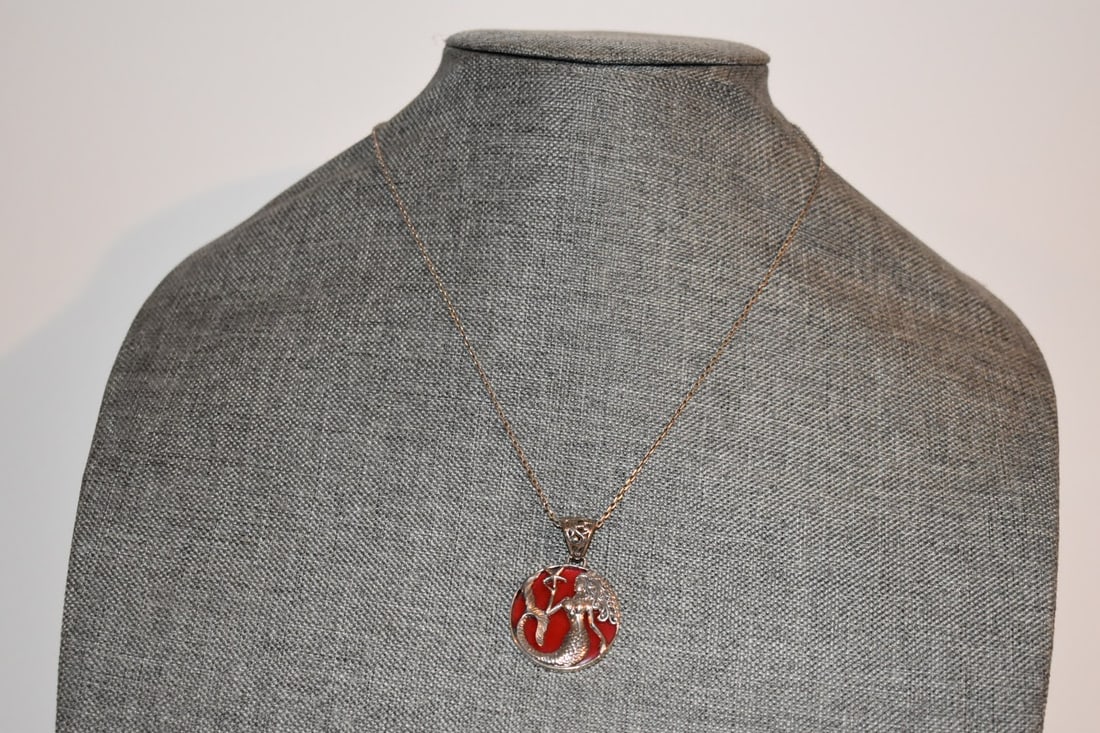 vintage sterling silver jasper mermaid pendant necklace 18": vintage sterling silver jasper mermaid pendant necklace 18" Please view all photos as they are part of the description and condition of this Item, Feel free to contact me with questions or picture req