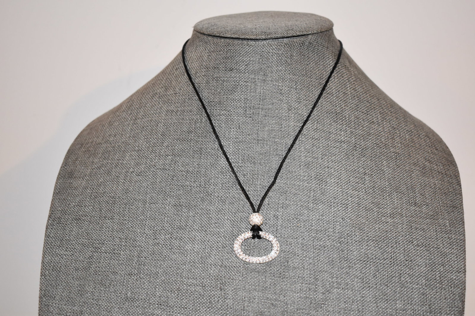 Vintage sterling silver Swarovski chain pendant adjustable: Vintage sterling silver Swarovski chain pendant adjustable Please view all photos as they are part of the description and condition of this Item, Feel free to contact me with questions or picture requ