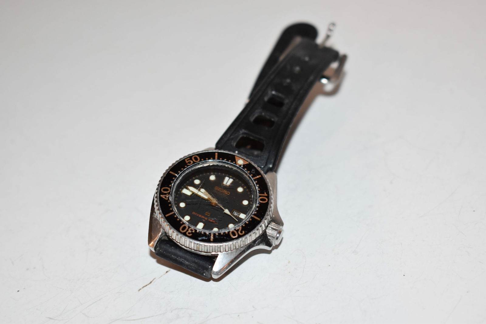 Ladies Vintage Seiko Quartz Diver's Watch 2625-0019 Works has scraches on the lens (1 of 5)