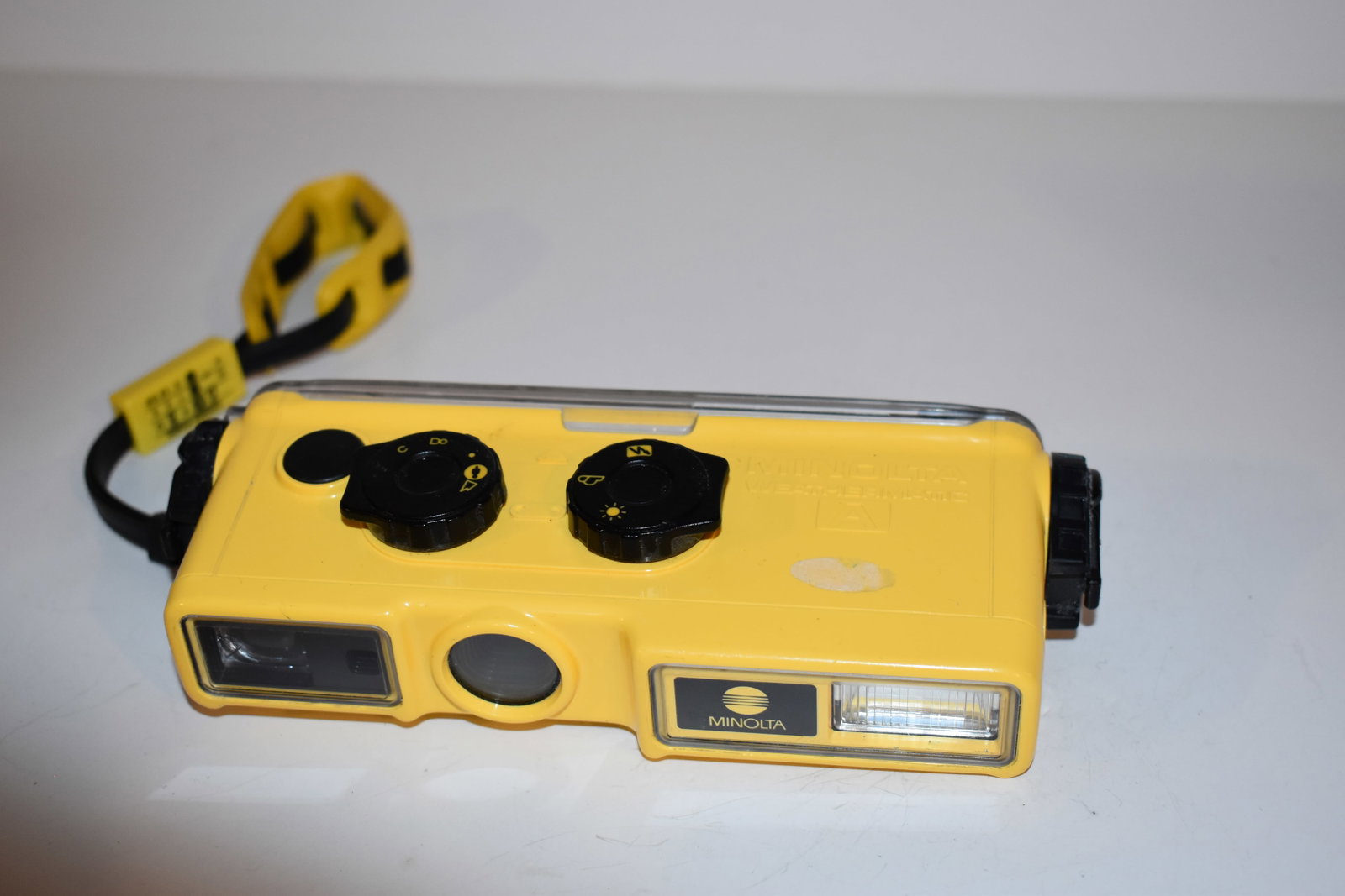Minolta Weathermatic A Underwater Film Camera works great!!!: Minolta Weathermatic A Underwater Film Camera works great!!! Please view all photos as they are part of the description and condition of this Item, Feel free to contact me with questions or picture re