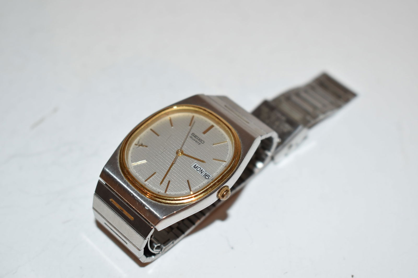 Vintage Seiko Watch Men Silver Gold Tone 6533-5029 Day Date Works (1 of 6)
