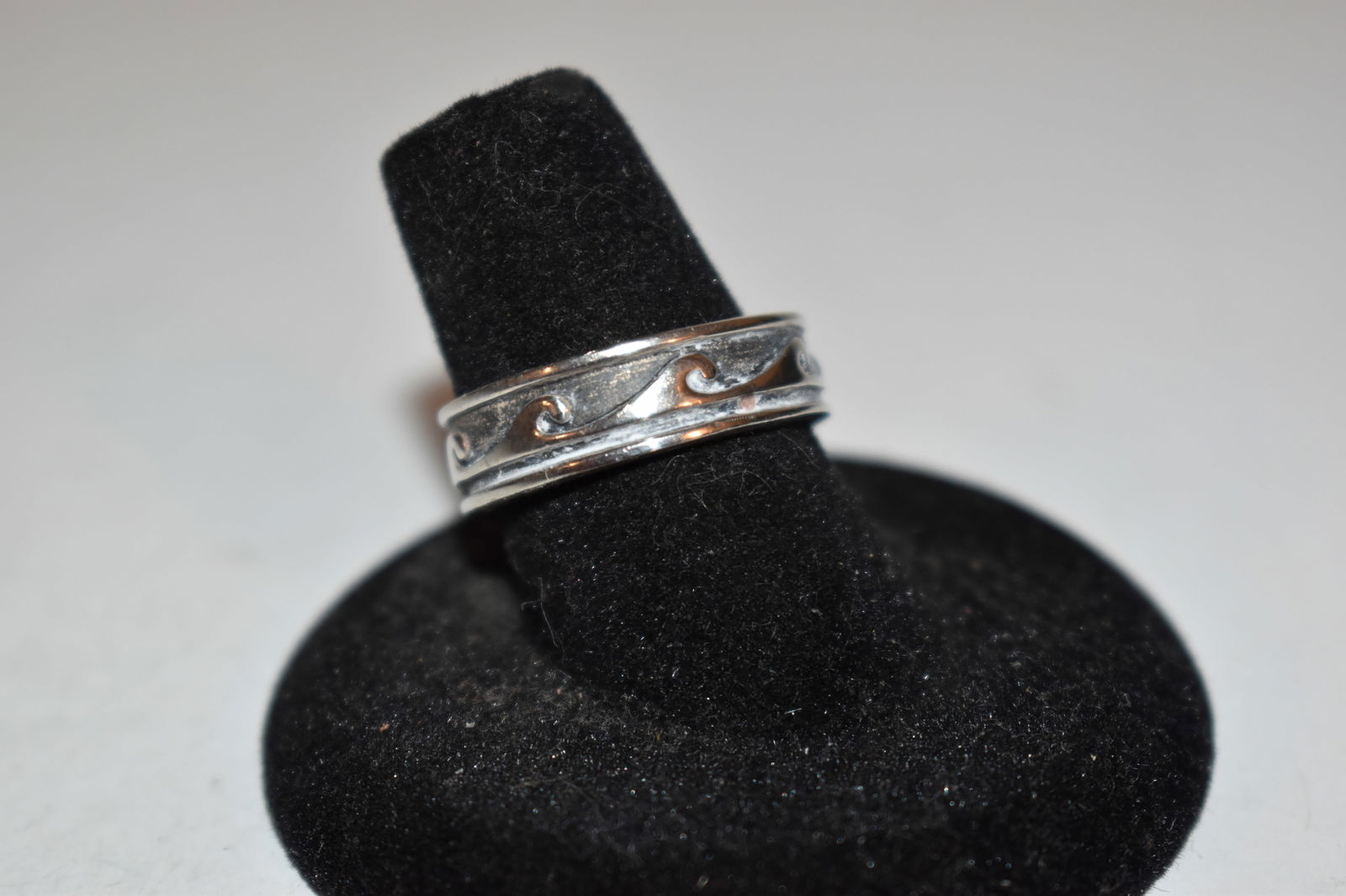 Navajo Water Wave Sterling Silver Band Ring Size 7.5 (1 of 3)