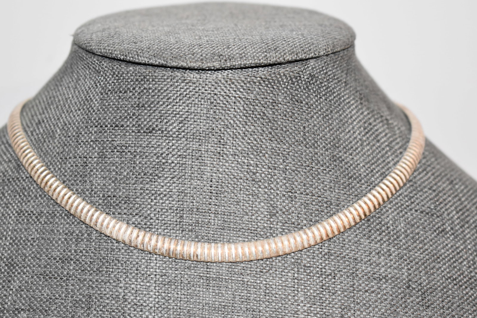 Vintage Sterling Silver choker italy Necklace 16" 25 grams sea horse emblem: Vintage Sterling Silver choker italy Necklace 16" 25 grams sea horse emblem Please view all photos as they are part of the description and condition of this Item, Feel free to contact me with question