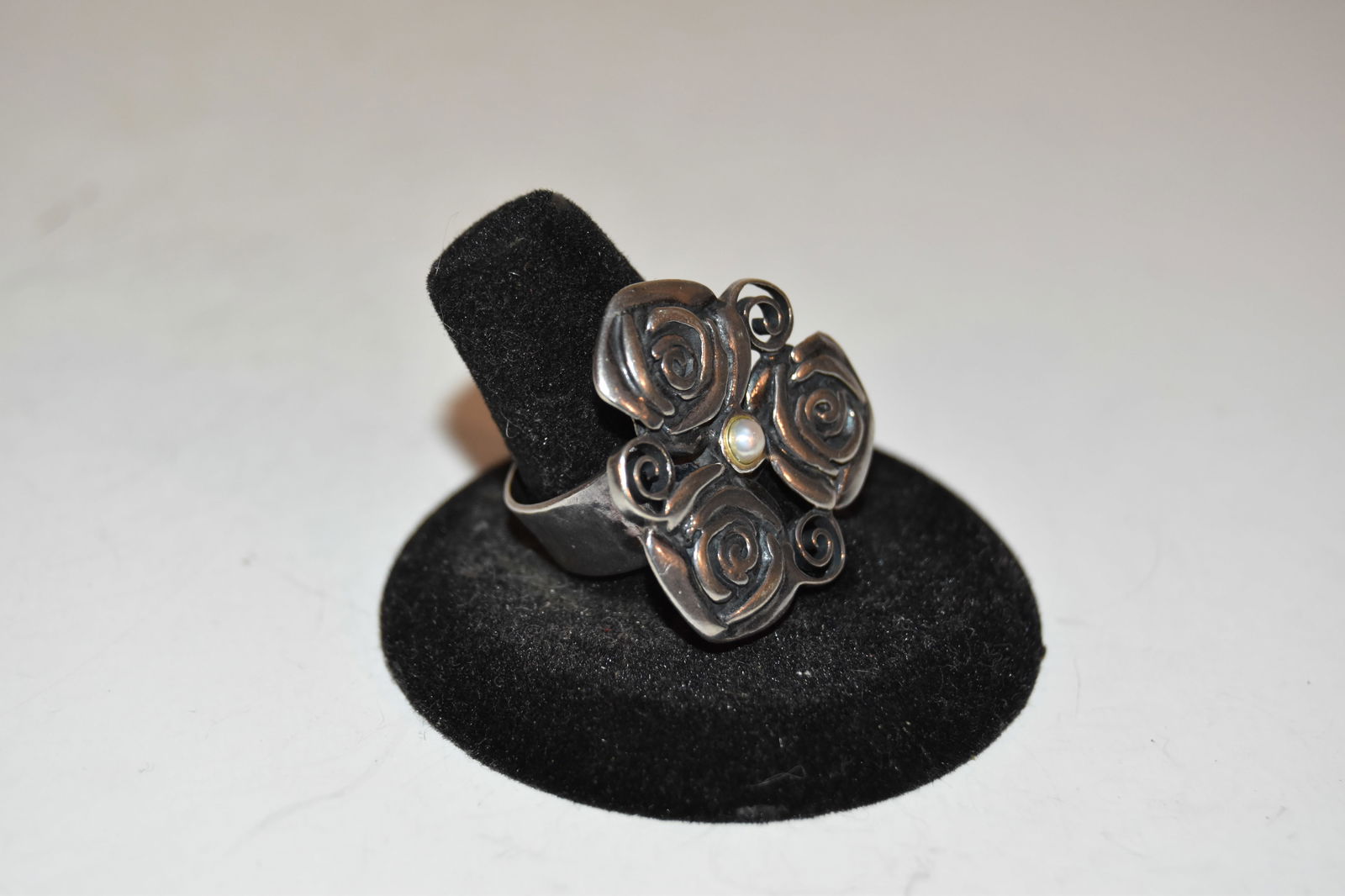 Vintage Sterling Silver flower Ring sz 8 (1 of 5)