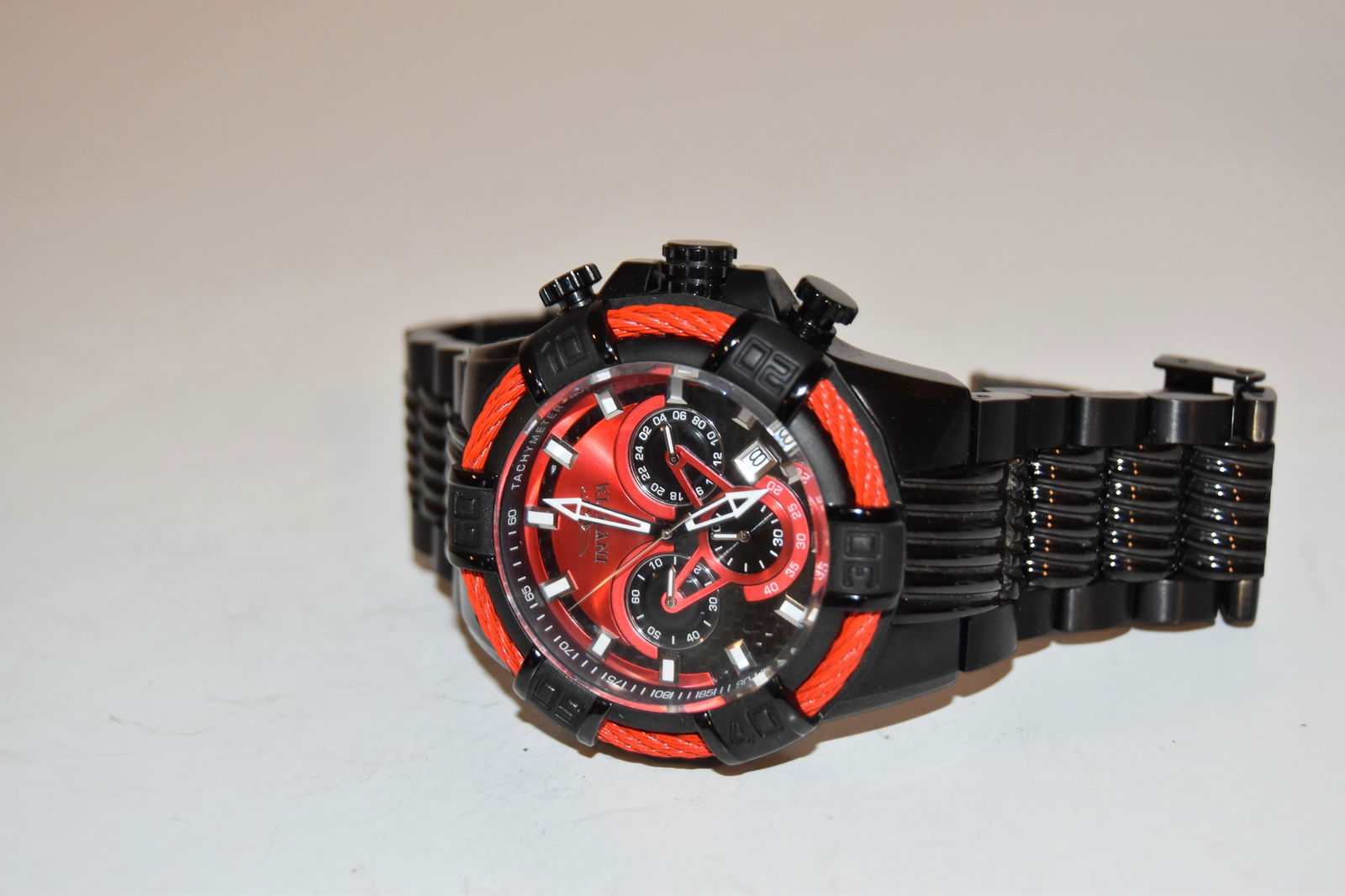 invicta bolt red watch swiss made works great!!!: invicta bolt red watch swiss made works great!!! Please view all photos as they are part of the description and condition of this Item, Feel free to contact me with questions or picture requests! Used