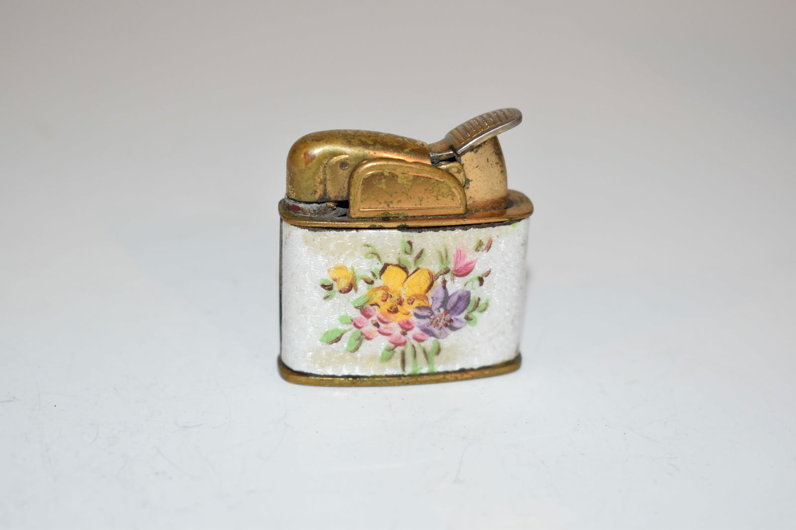 VTG Evans Lighter Enamel Rose Flowers: VTG Evans Lighter Enamel Rose Flowers Please view all photos as they are part of the description and condition of this Item, Feel free to contact me with questions or picture requests! Used Item AS IS