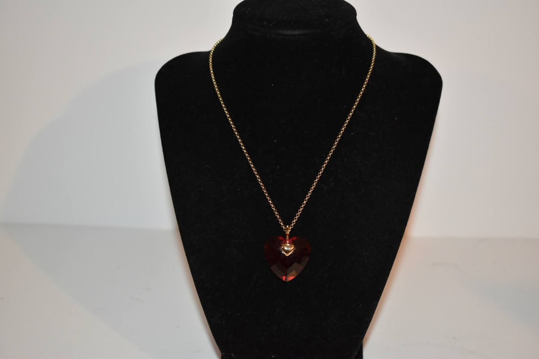 Genuine Swarovski Galet Bordeaux Crystal Heart pendant necklace: Genuine Swarovski Galet Bordeaux Crystal Heart pendant necklace Please view all photos as they are part of the description and condition of this Item, Feel free to contact me with questions or picture