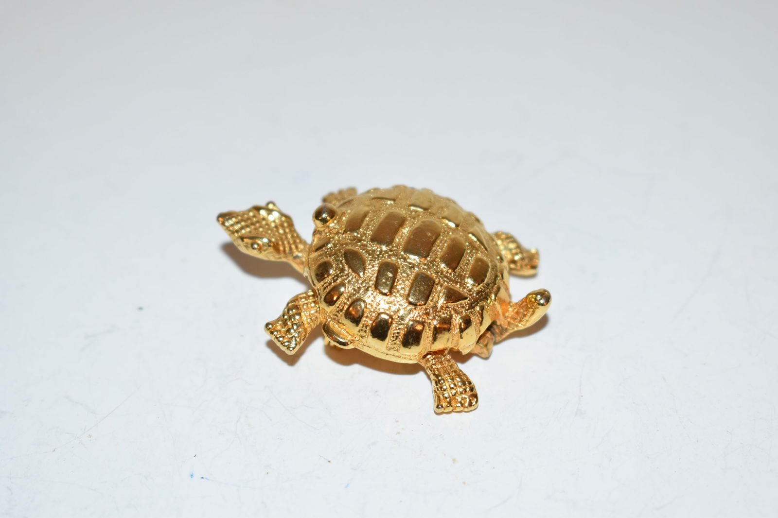 Vintage Scent Dry Perfume Balm Turtle Pin Brooch Locket Opens Gold Tone (1 of 4)