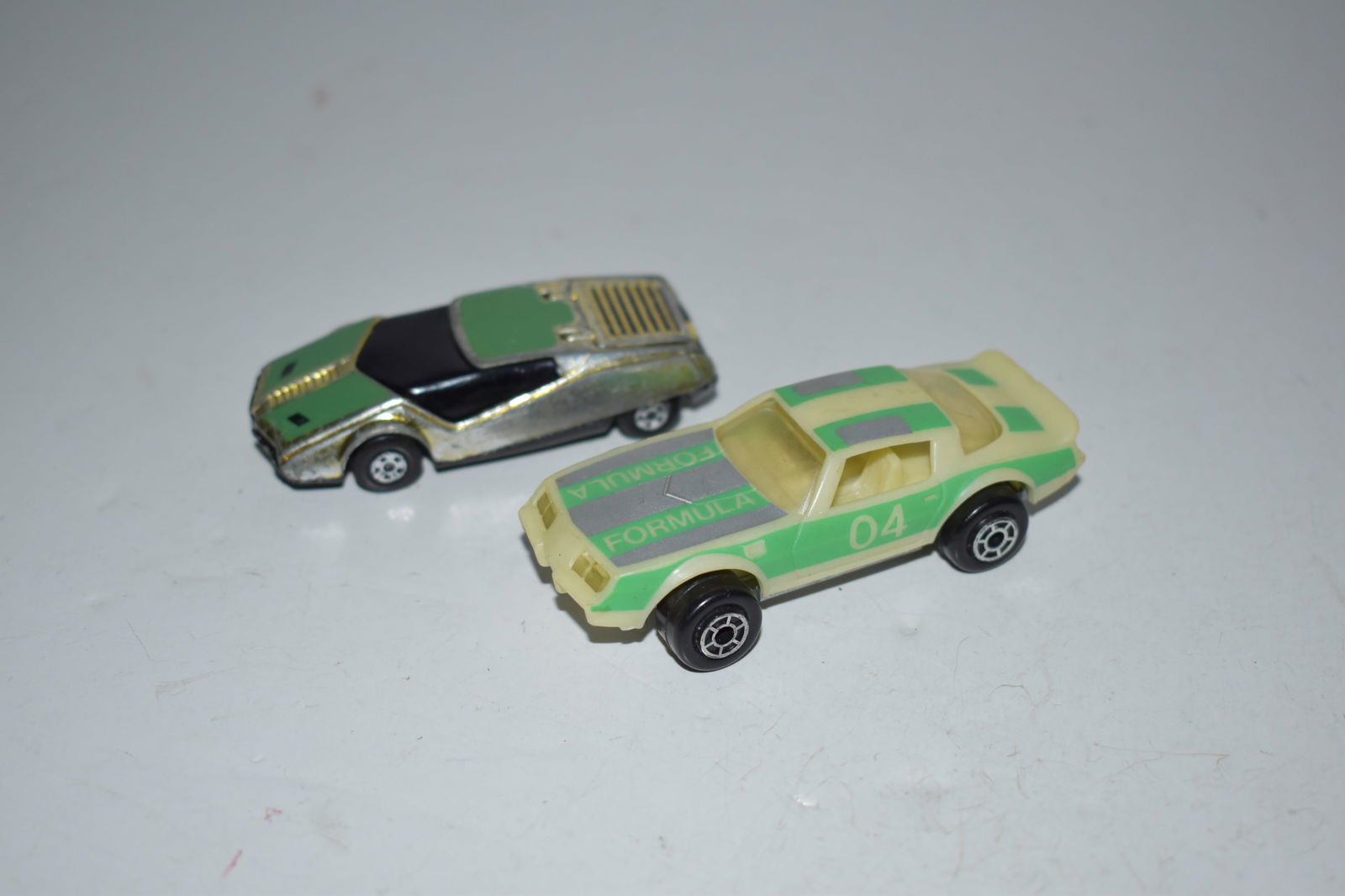 lot of 2 Vintage matchbox cars: lot of 2 Vintage matchbox cars Please view all photos as they are part of the description and condition of this Item, Feel free to contact me with questions or picture requests! Used Item AS IS