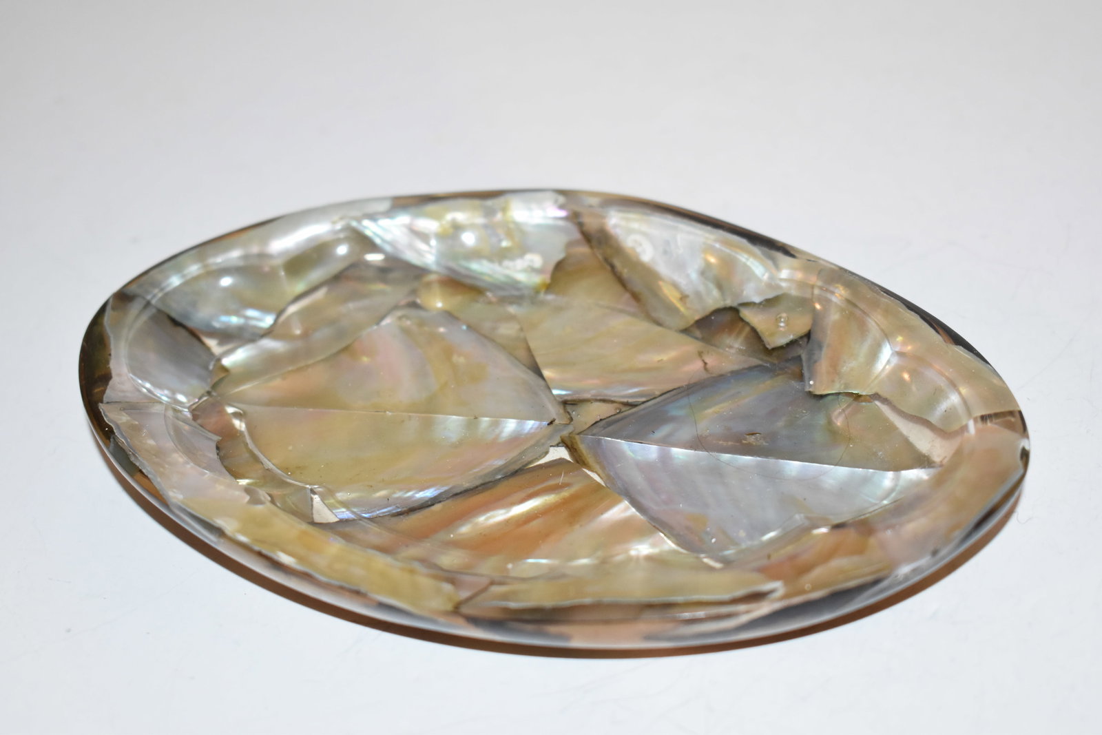 Vintage mother of pearl Ashtray: Vintage mother of pearl Ashtray Please view all photos as they are part of the description and condition of this Item, Feel free to contact me with questions or picture requests! Used Item AS IS