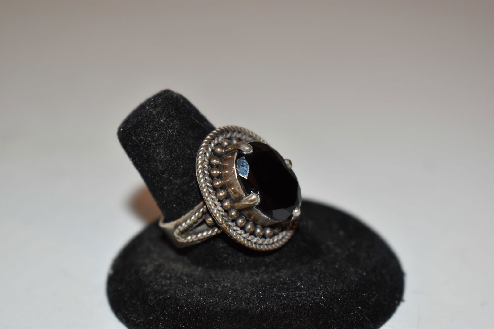 Vintage Sterling Silver Amethyst Ring sz 8 (1 of 5)