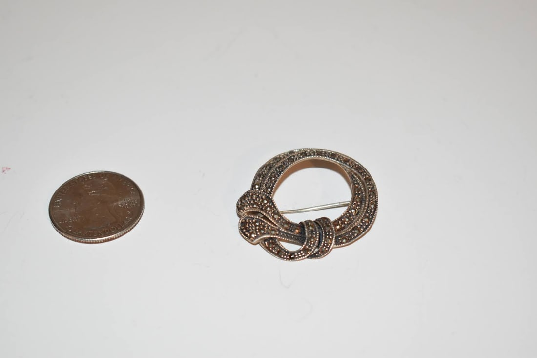 Vintage sterling silver Marcasite brooch: Vintage sterling silver Marcasite brooch Please view all photos as they are part of the description and condition of this Item, Feel free to contact me with questions or picture requests! Used Item AS