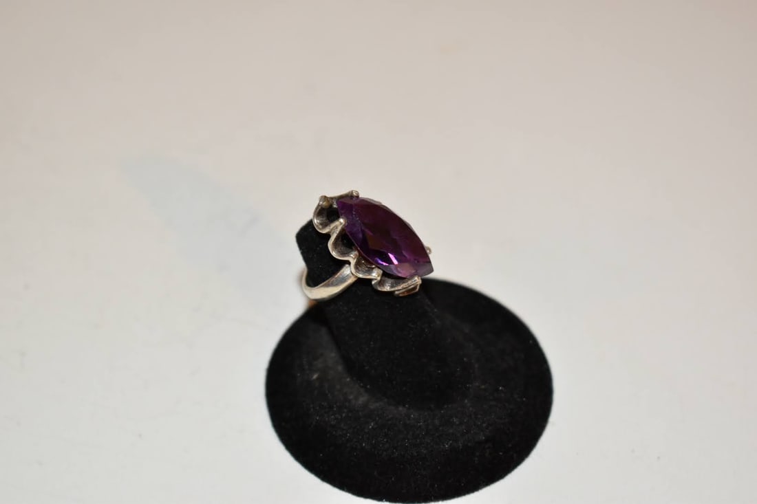 Vintage sterling silver sapphire ring sz 5 (1 of 4)