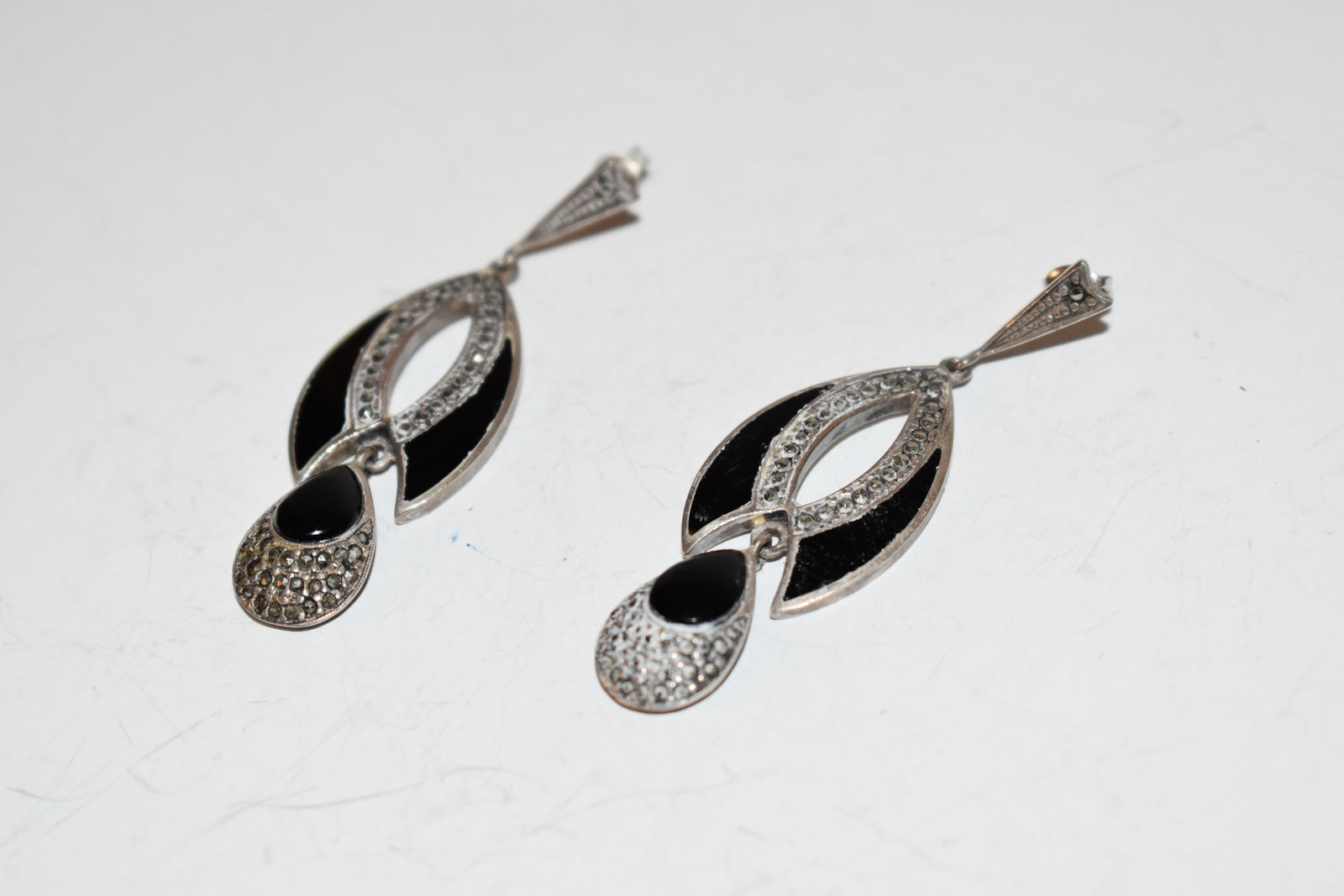 Vintage Sterling Silver onyx marcasite Earrings: Vintage Sterling Silver onyx marcasite Earrings Please view all photos as they are part of the description and condition of this Item, Feel free to contact me with questions or picture requests! Used 