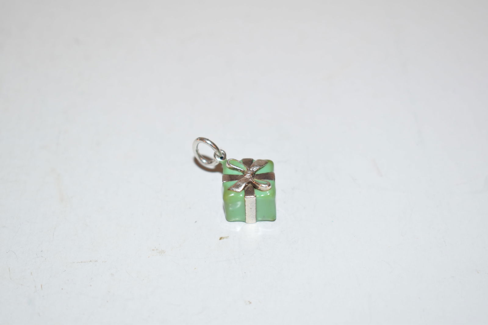 Tiffany & Co. 925 Silver Gift Box Present Charm With green Enamel Finish Nice!!! (1 of 7)