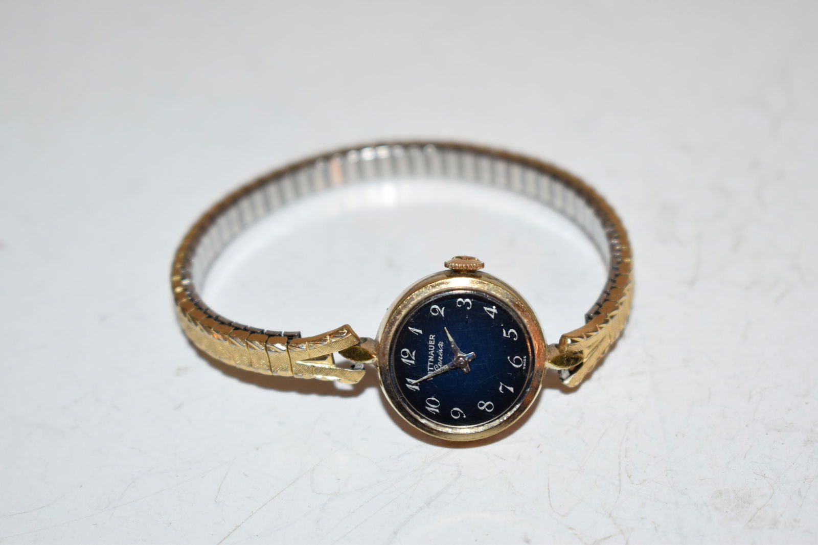 Vintage Wittnauer black dial ladies watch works: Vintage Wittnauer black dial ladies watch works Please view all photos as they are part of the description and condition of this Item, Feel free to contact me with questions or picture requests! Used