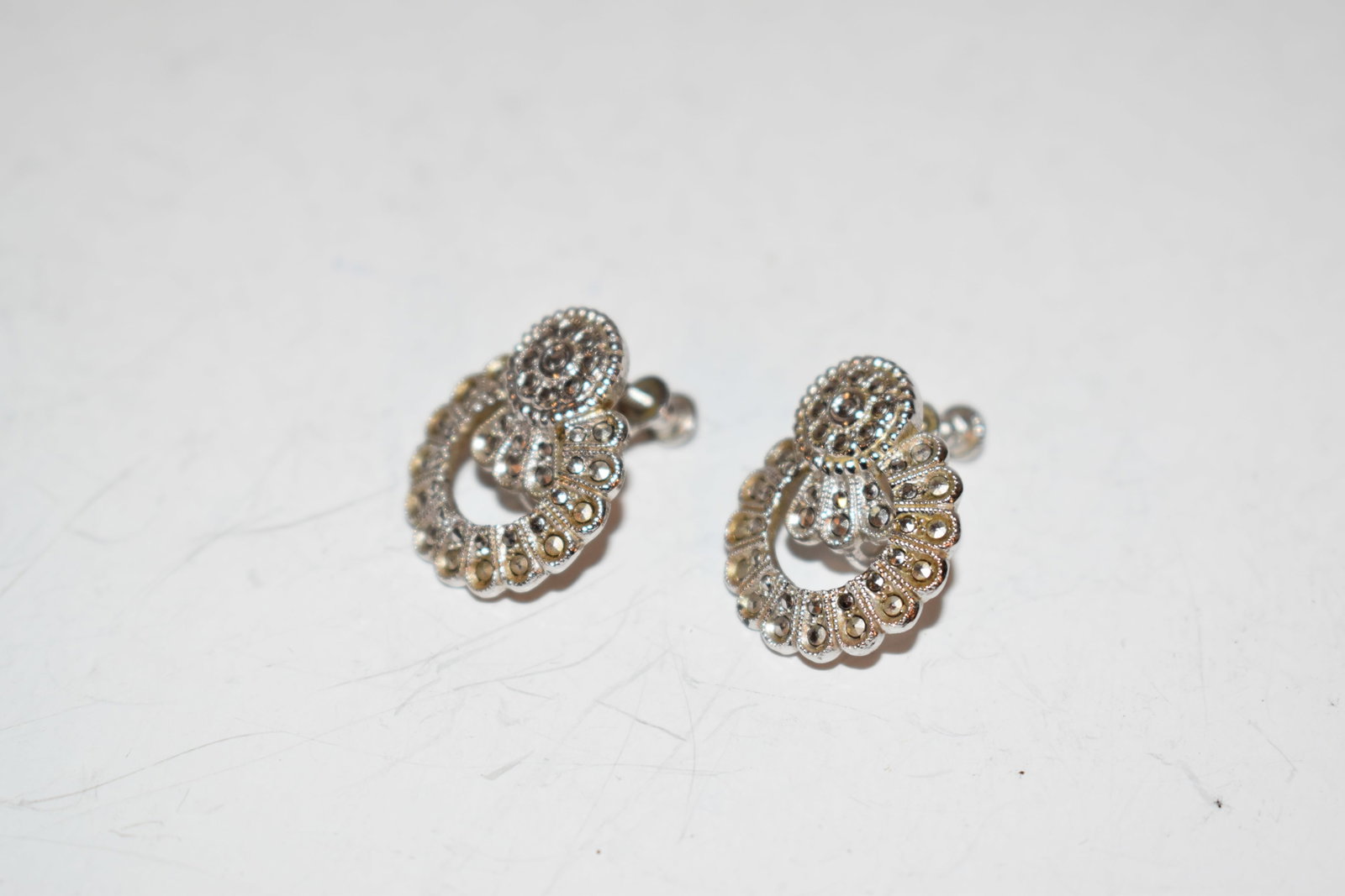 Vintage Sterling Silver marcasite Earrings: Vintage Sterling Silver marcasite Earrings Please view all photos as they are part of the description and condition of this Item, Feel free to contact me with questions or picture requests! Used Item 