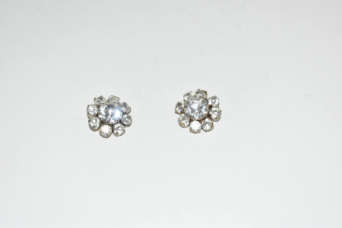Vintage Silvertone Rhinestone Earrings (1 of 4)