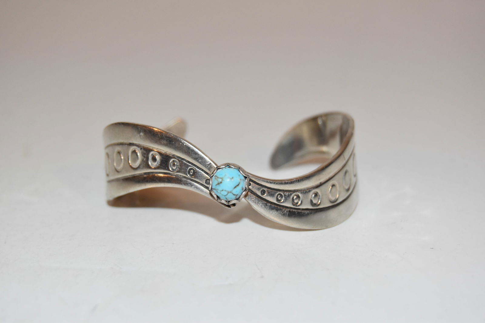 1940's Sterling Silver Navajo Turquoise Cuff Bracelet signed H.P (1 of 5)