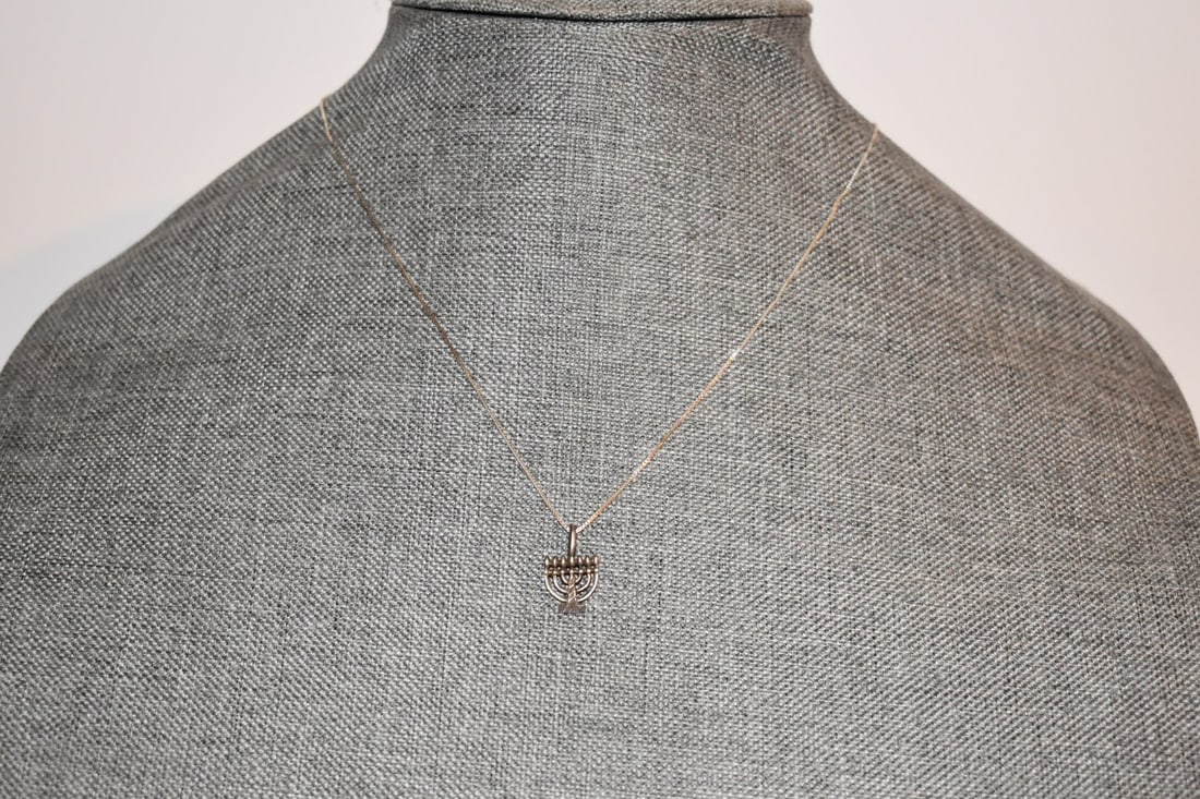 Menorah Necklace Sterling Silver Pendant Hanukkah Jewish Festival 16": Menorah Necklace Sterling Silver Pendant Hanukkah Jewish Festival 16" Please view all photos as they are part of the description and condition of this Item, Feel free to contact me with questions or p