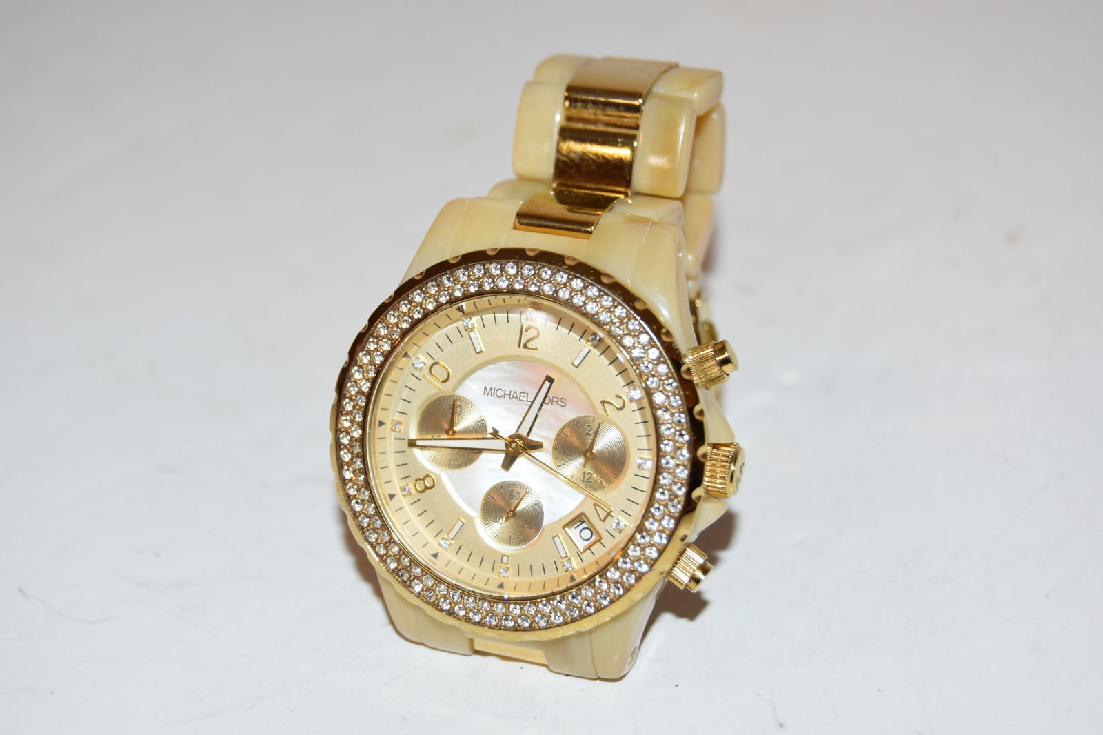 Vintage Michael Kors Working Chronograph Watch, color bone, good condition: Vintage Michael Kors Working Chronograph Watch, color bone, good condition Please view all photos as they are part of the description and condition of this Item, Feel free to contact me with questions
