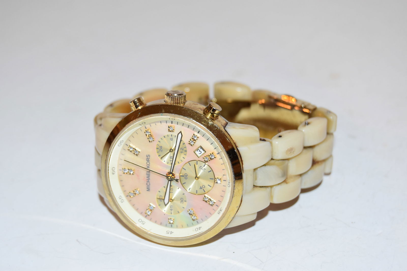 Vintage Michael Kors Chronograph Watch, color bone, good condition: Vintage Michael Kors Chronograph Watch, color bone, good condition Please view all photos as they are part of the description and condition of this Item, Feel free to contact me with questions or pict