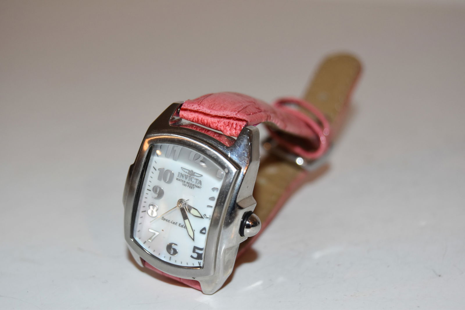 Vntg - Invicta 5168 Rare Baby Lupah pink MOP Dial Works great: Vntg - Invicta 5168 Rare Baby Lupah pink MOP Dial Works great Please view all photos as they are part of the description and condition of this Item, Feel free to contact me with questions or picture r