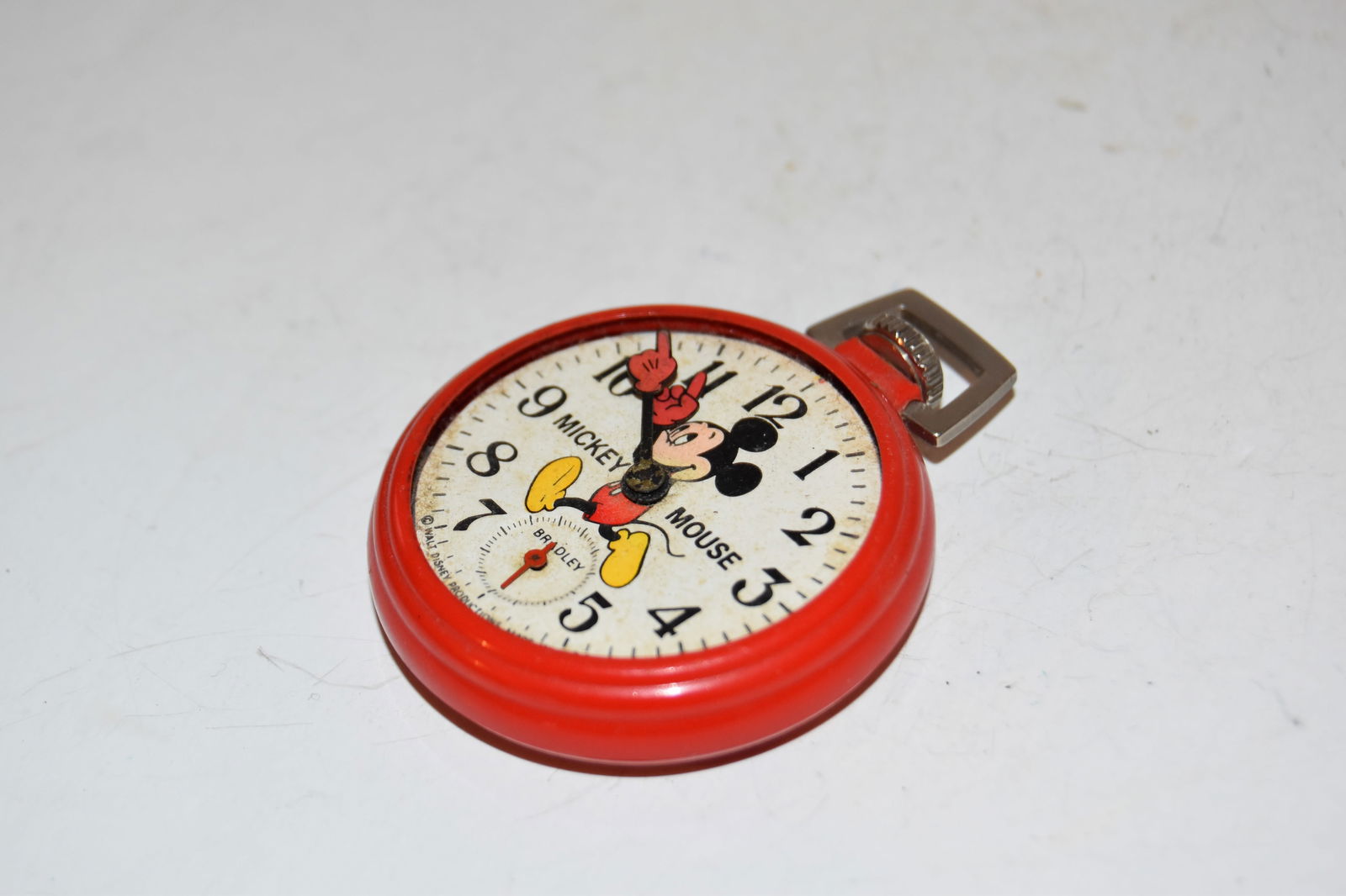 Mickey Mouse Red Plastic Pocket Watch works Vintage 70s Bradley missing lens (1 of 3)