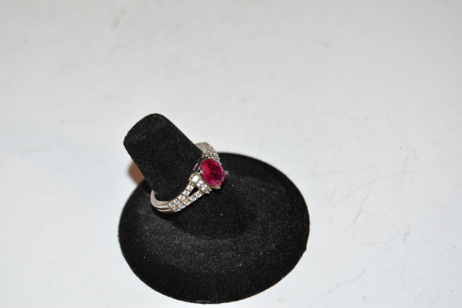 Vintage Sterling Silver Ruby Ring sz 7 (1 of 5)