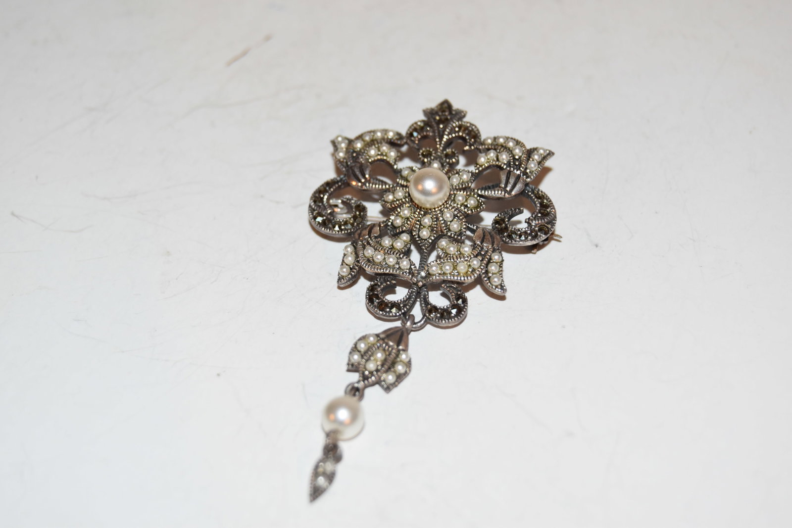 Vintage Sterling Silver marcasite pearl flower Brooch: Vintage Sterling Silver marcasite pearl flower Brooch pendant necklace Please view all photos as they are part of the description and condition of this Item, Feel free to contact me with questions or 