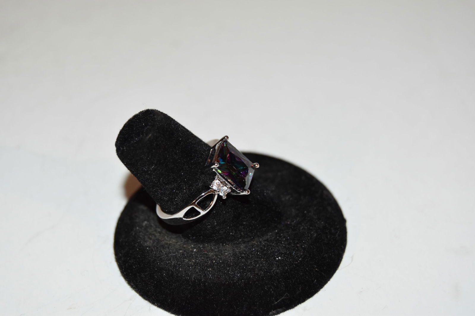 Vintage Sterling Silver rhinestone Ring sz 7 (1 of 5)